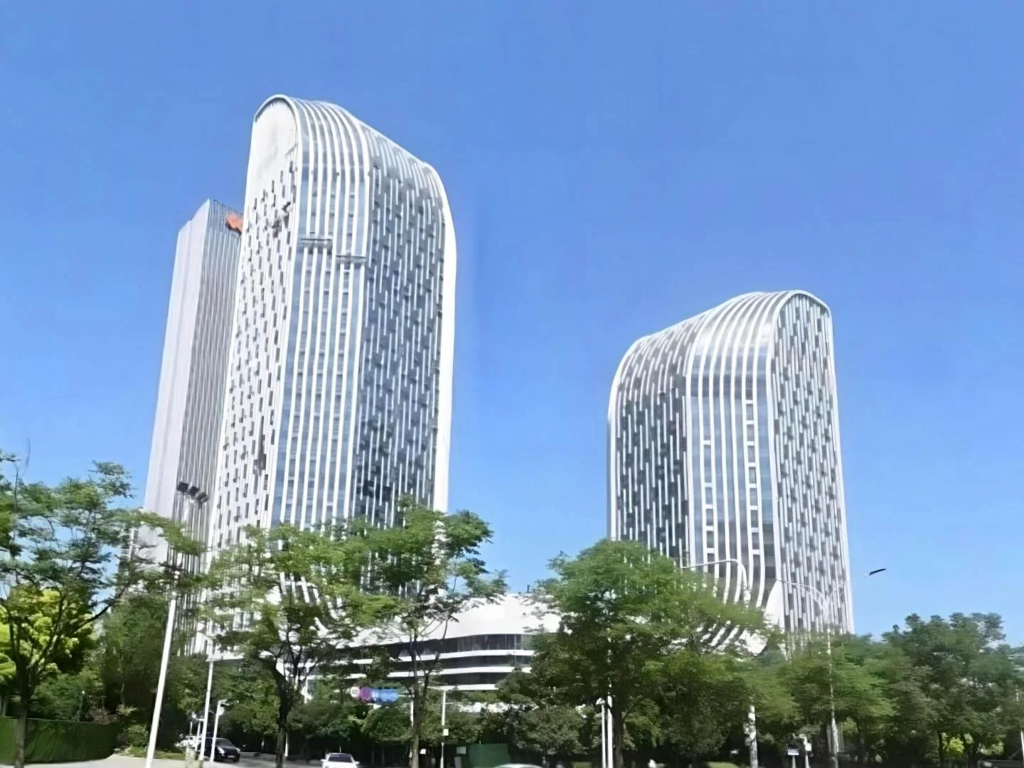 流线型机翼玻璃幕墙双子塔